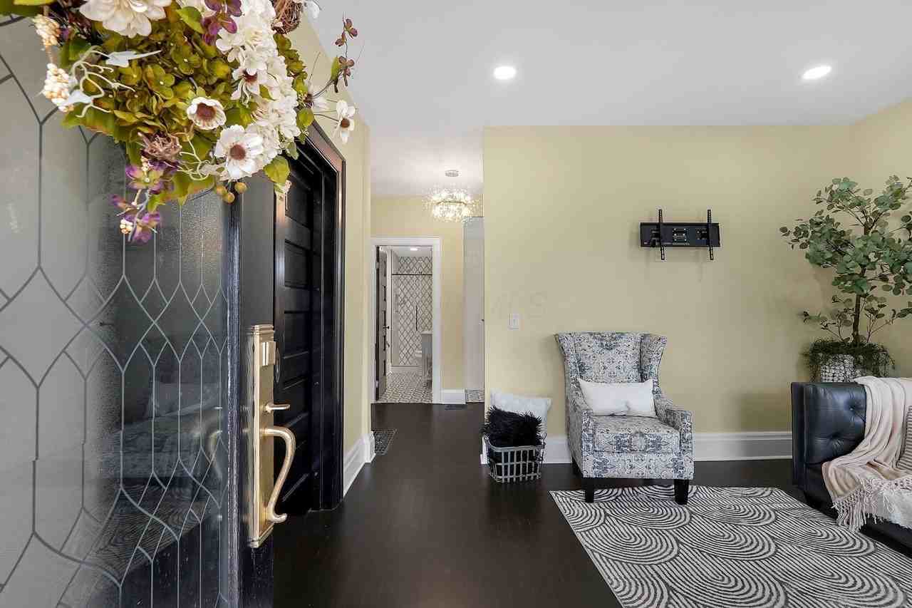 1756 Oak St - Photo 3 of 39