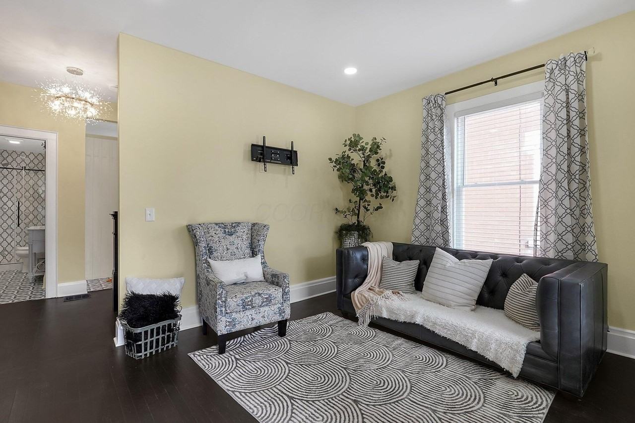 1756 Oak St - Photo 5 of 39