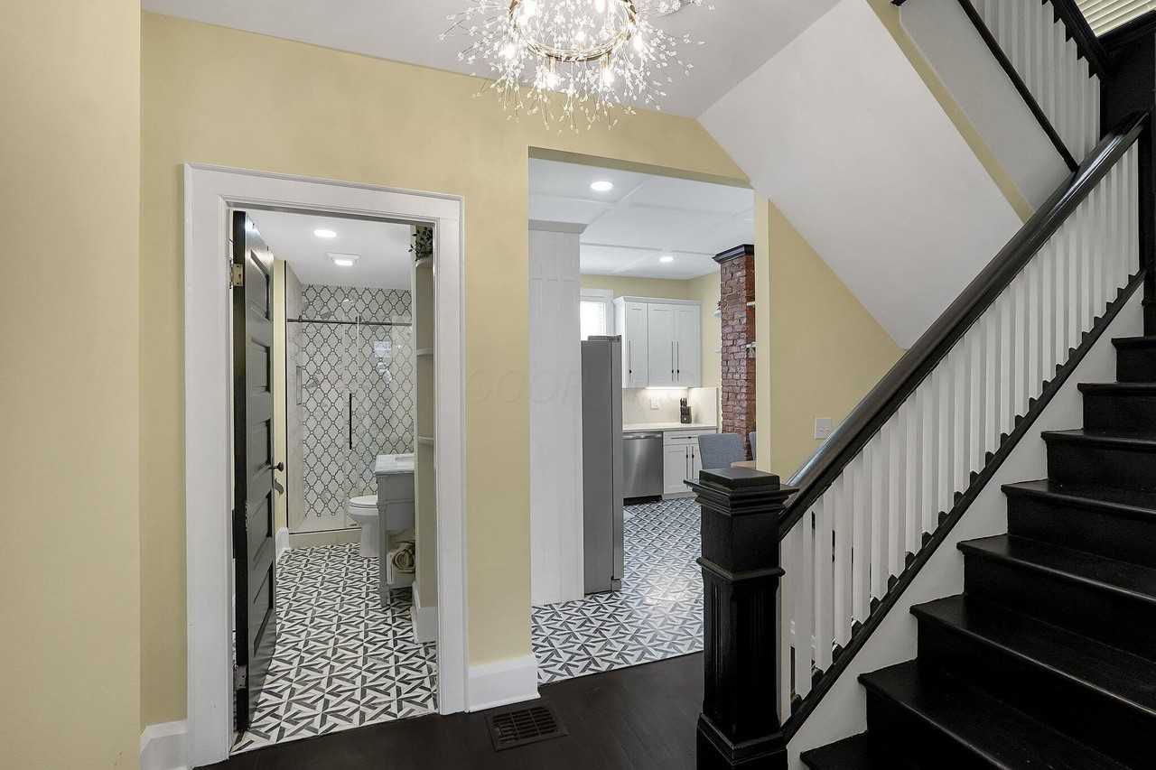 1756 Oak St - Photo 6 of 39