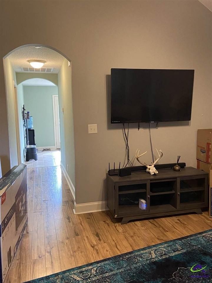 552 Grand Avenue - Photo 3 of 17