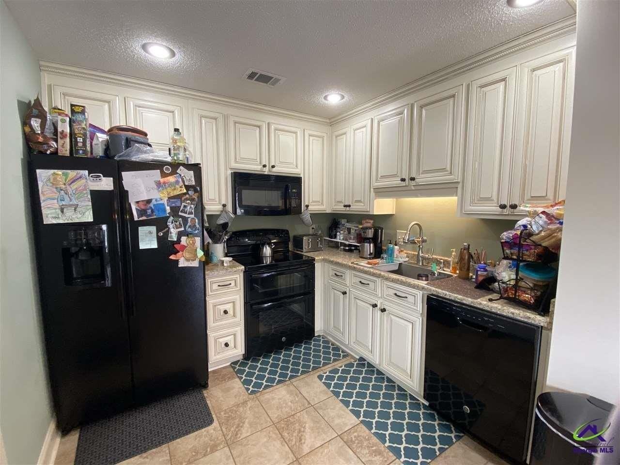 552 Grand Avenue - Photo 4 of 17