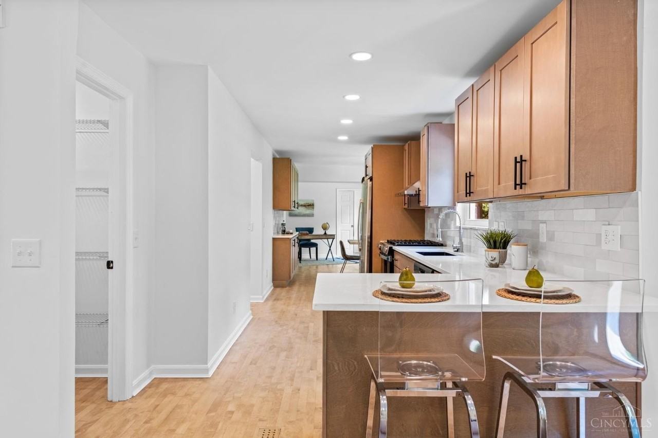 6441 Euclid Avenue - Photo 5 of 41