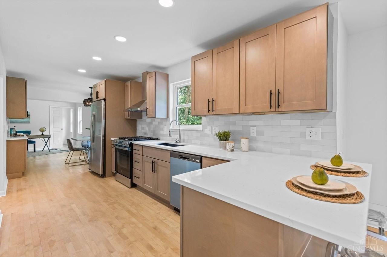 6441 Euclid Avenue - Photo 6 of 41