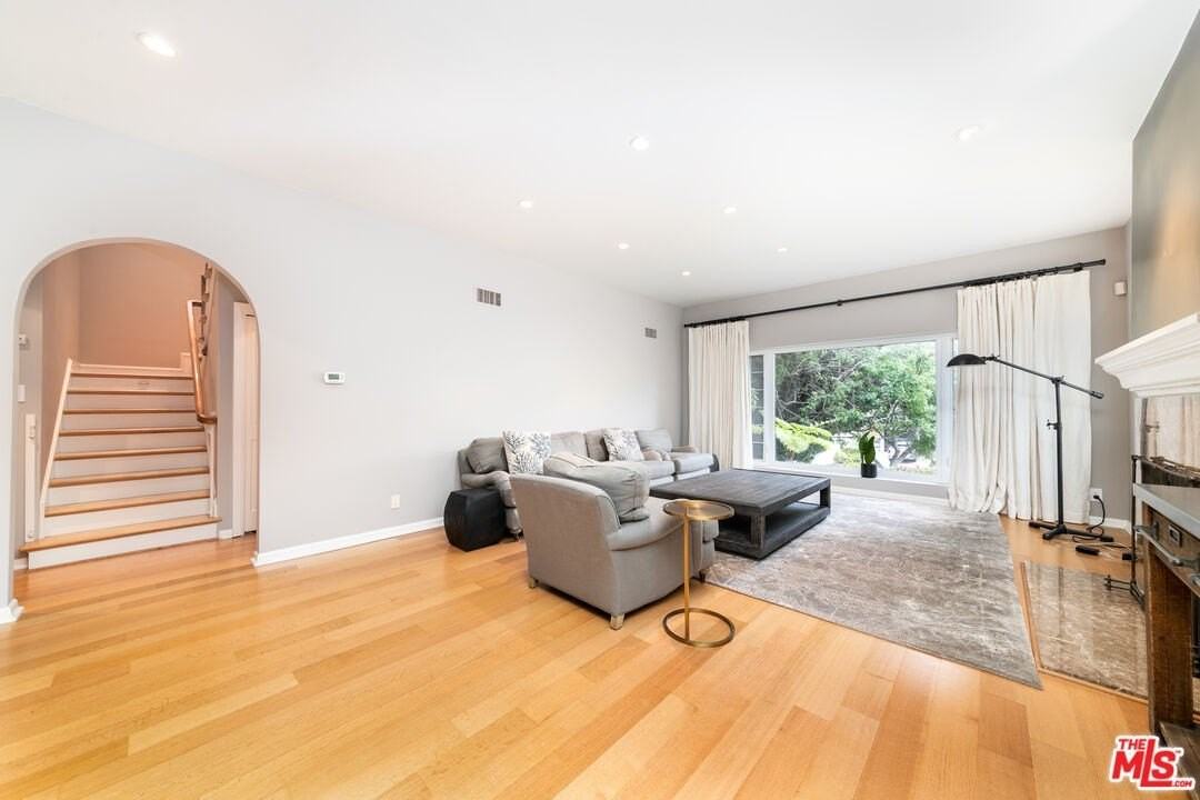 1358 Holmby Avenue - Photo 3 of 24