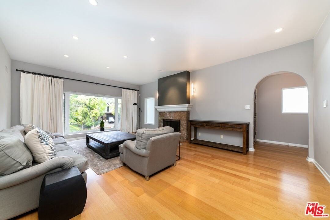 1358 Holmby Avenue - Photo 4 of 24