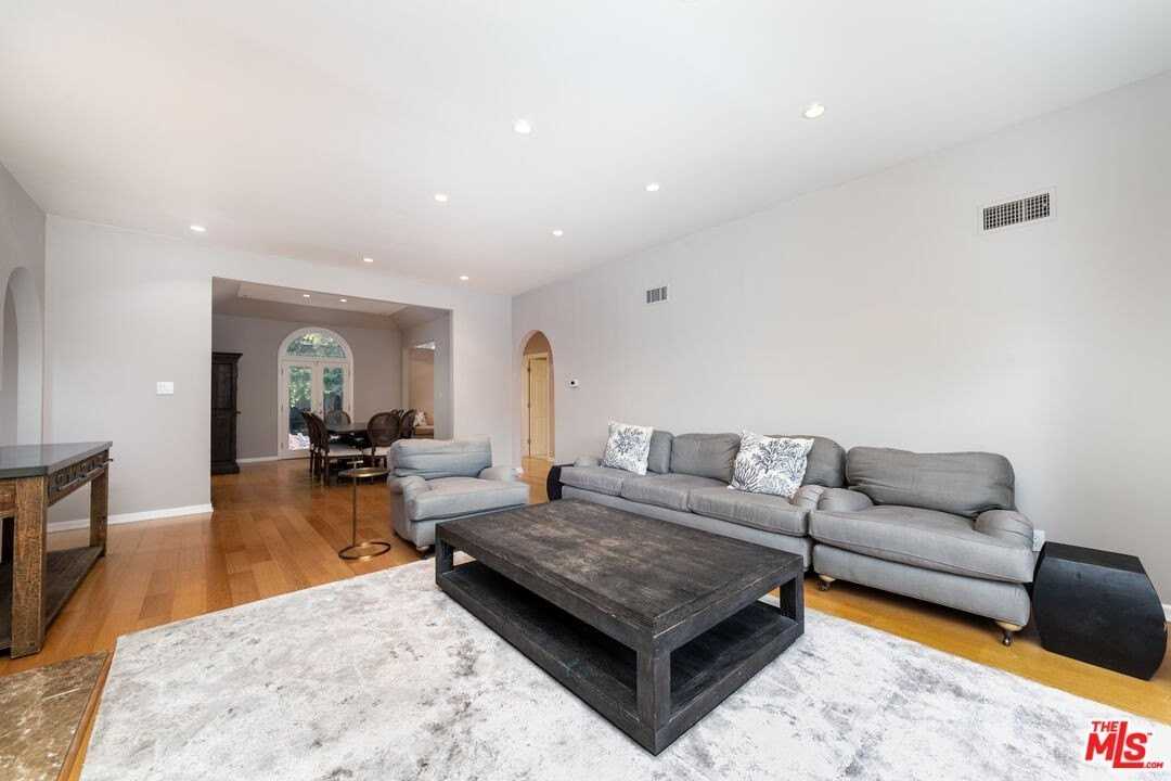 1358 Holmby Avenue - Photo 5 of 24