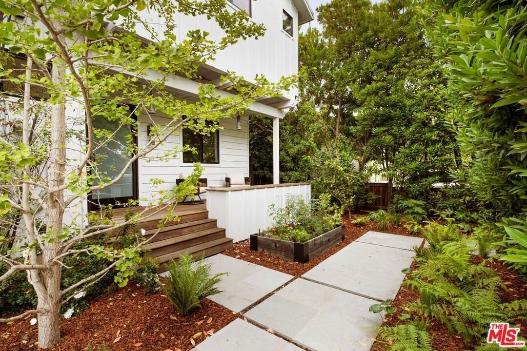 1023 Superba Avenue - Photo 2 of 21