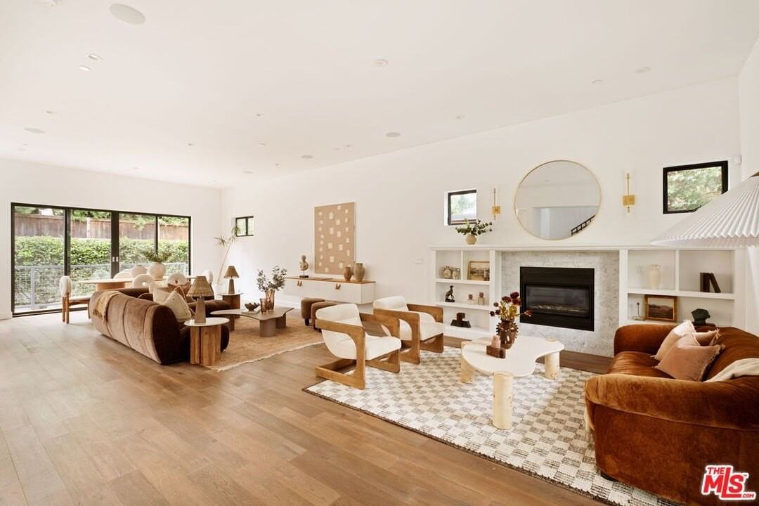 1023 Superba Avenue - Photo 3 of 21