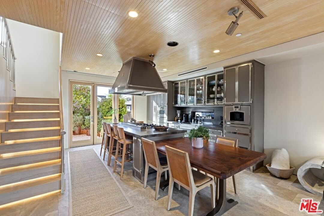 812 Brooks Avenue - Photo 2 of 24