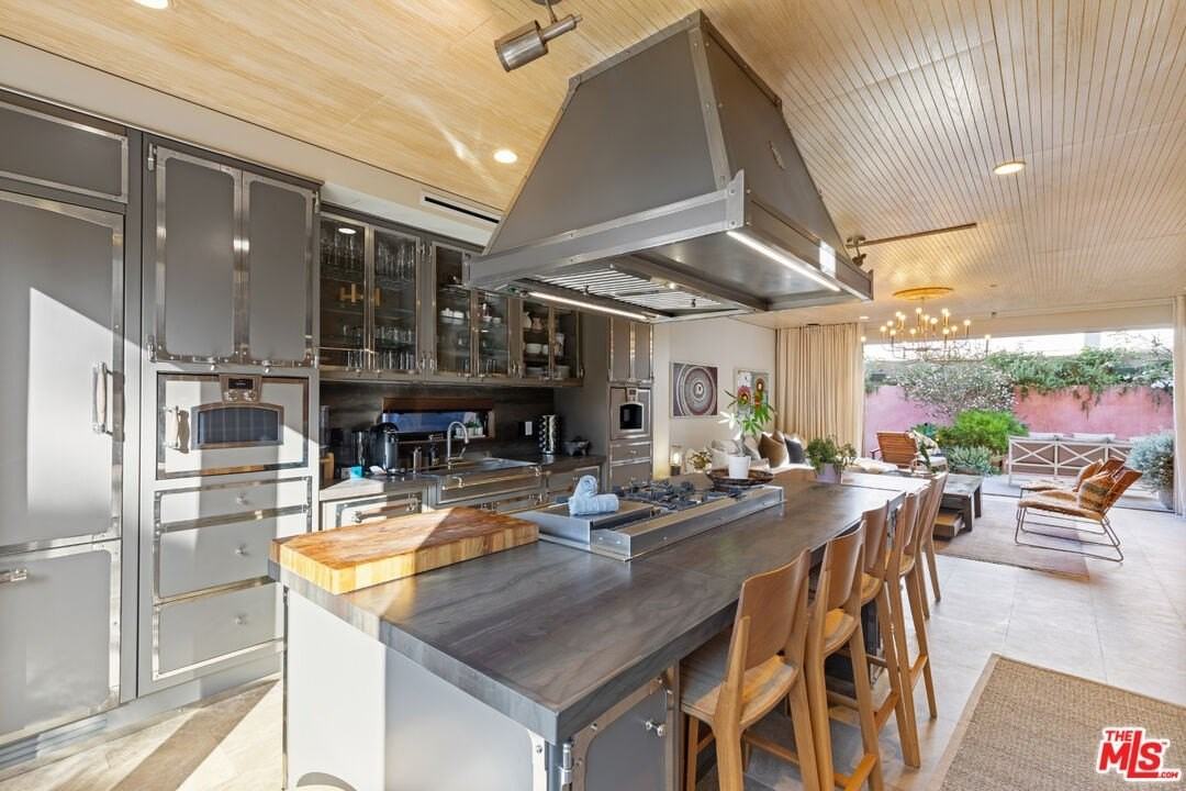 812 Brooks Avenue - Photo 3 of 24