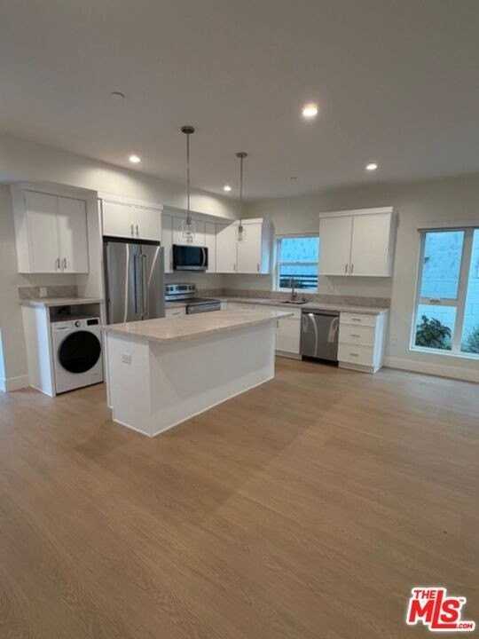 5191 Lindley Avenue - Photo 6 of 50