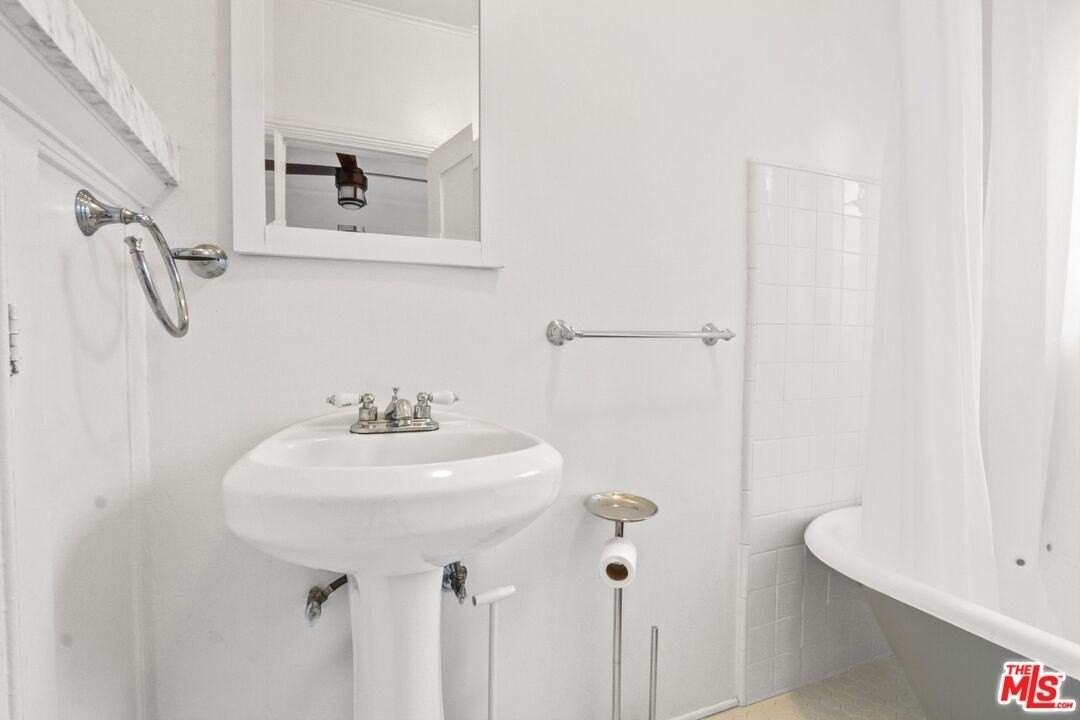 1388 1/2 Edgecliffe Dr Unit 1/2 #1-2 - Photo 4 of 8