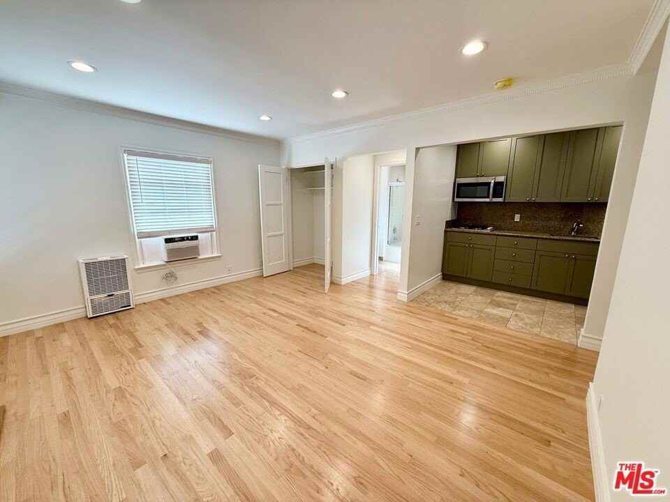 204 Reeves Drive - Photo 2 of 10