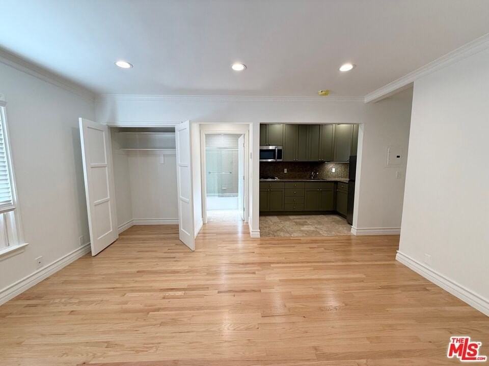 204 Reeves Drive - Photo 3 of 10