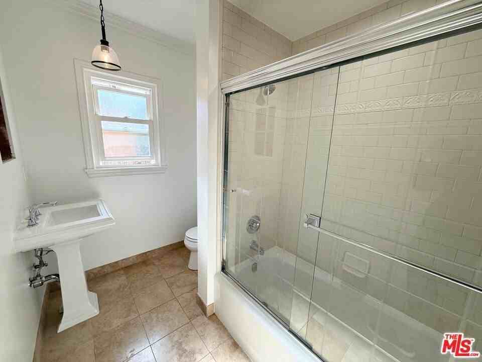 204 Reeves Drive - Photo 7 of 10