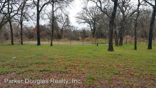 207 Robinson Rd - Photo 2 of 10