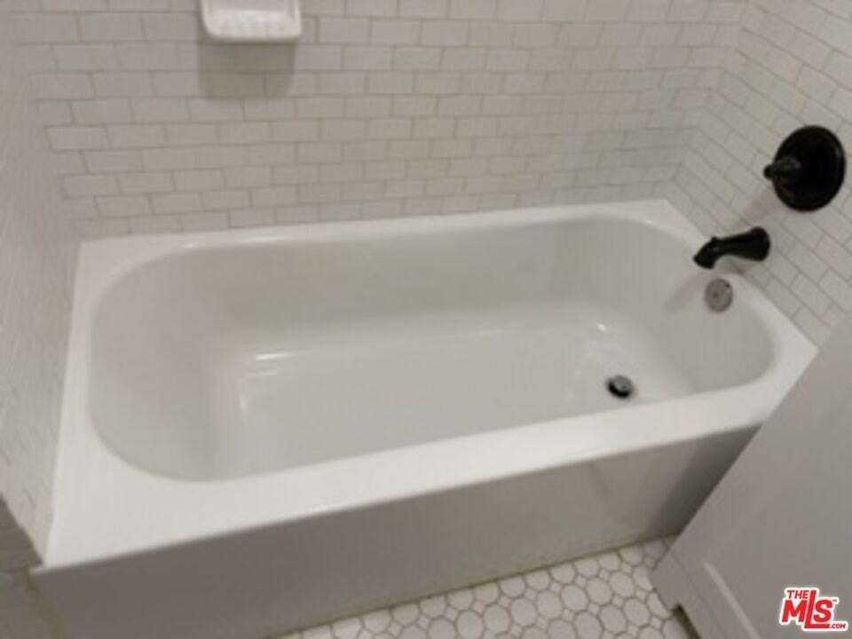 11223 Emelita St - Photo 5 of 6