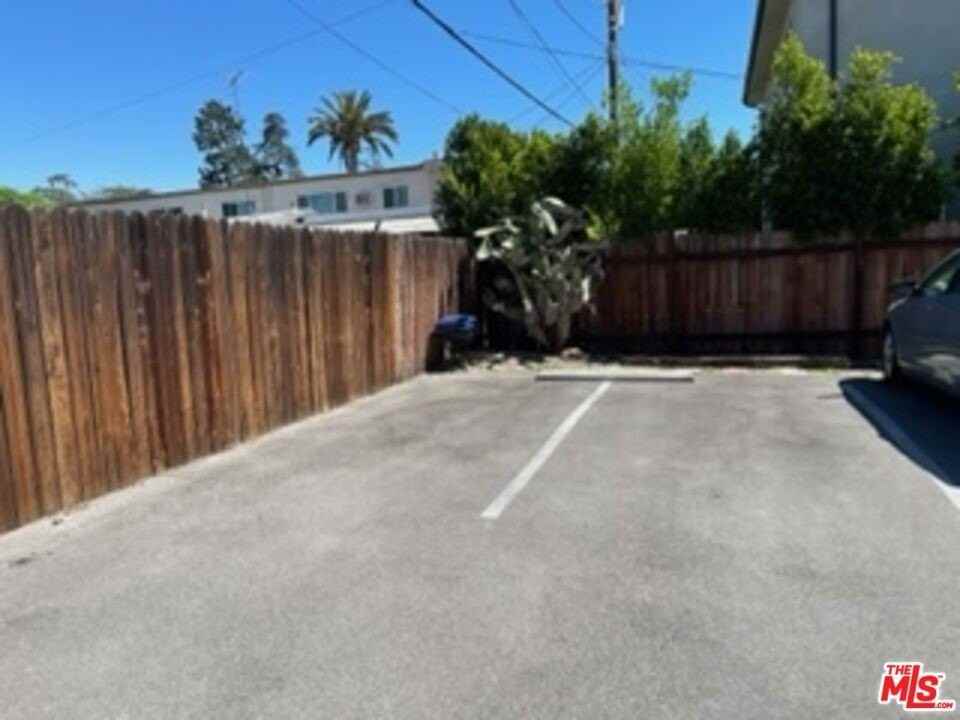 11223 Emelita St - Photo 6 of 6