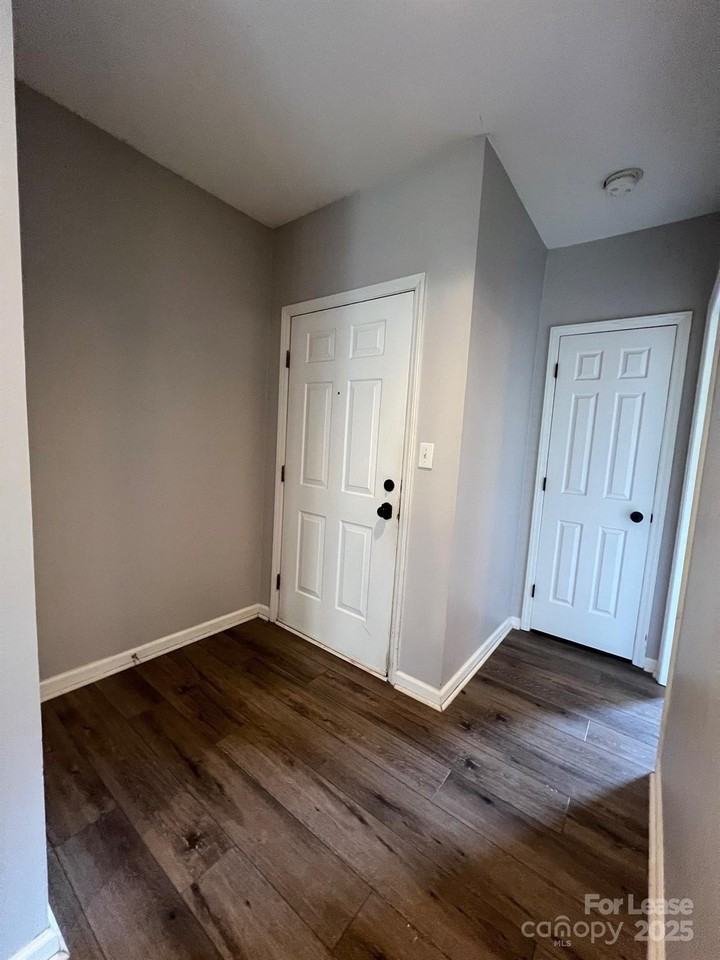 3218 Selwyn Farms Ln Apt 1 #1 - Photo 3 of 25