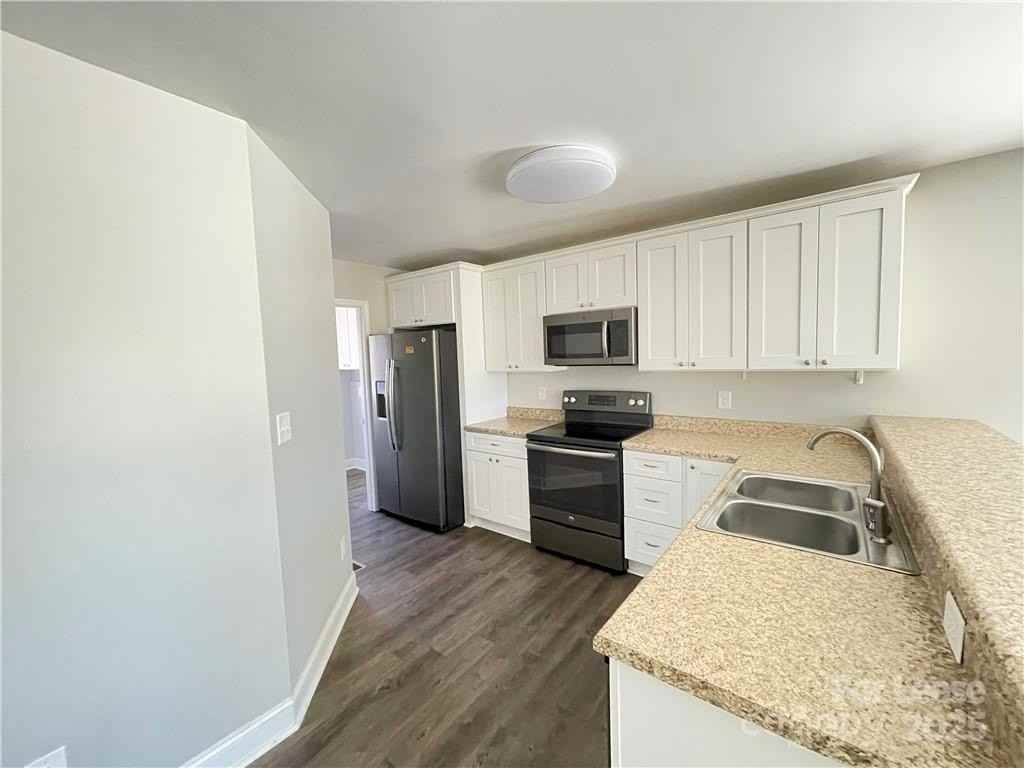 26 East J Street - Photo 3 of 12