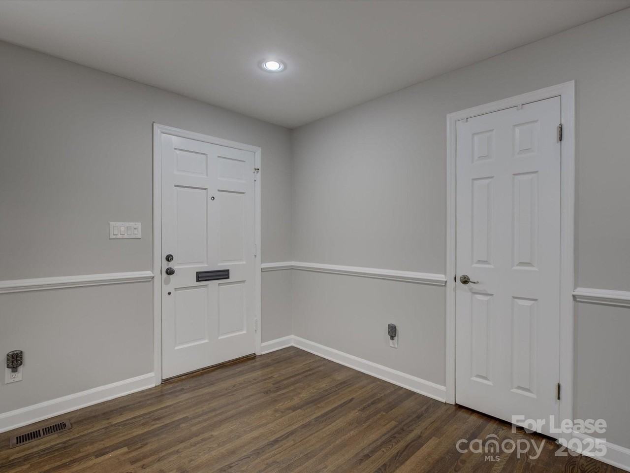 6219 Colchester Place - Photo 4 of 47