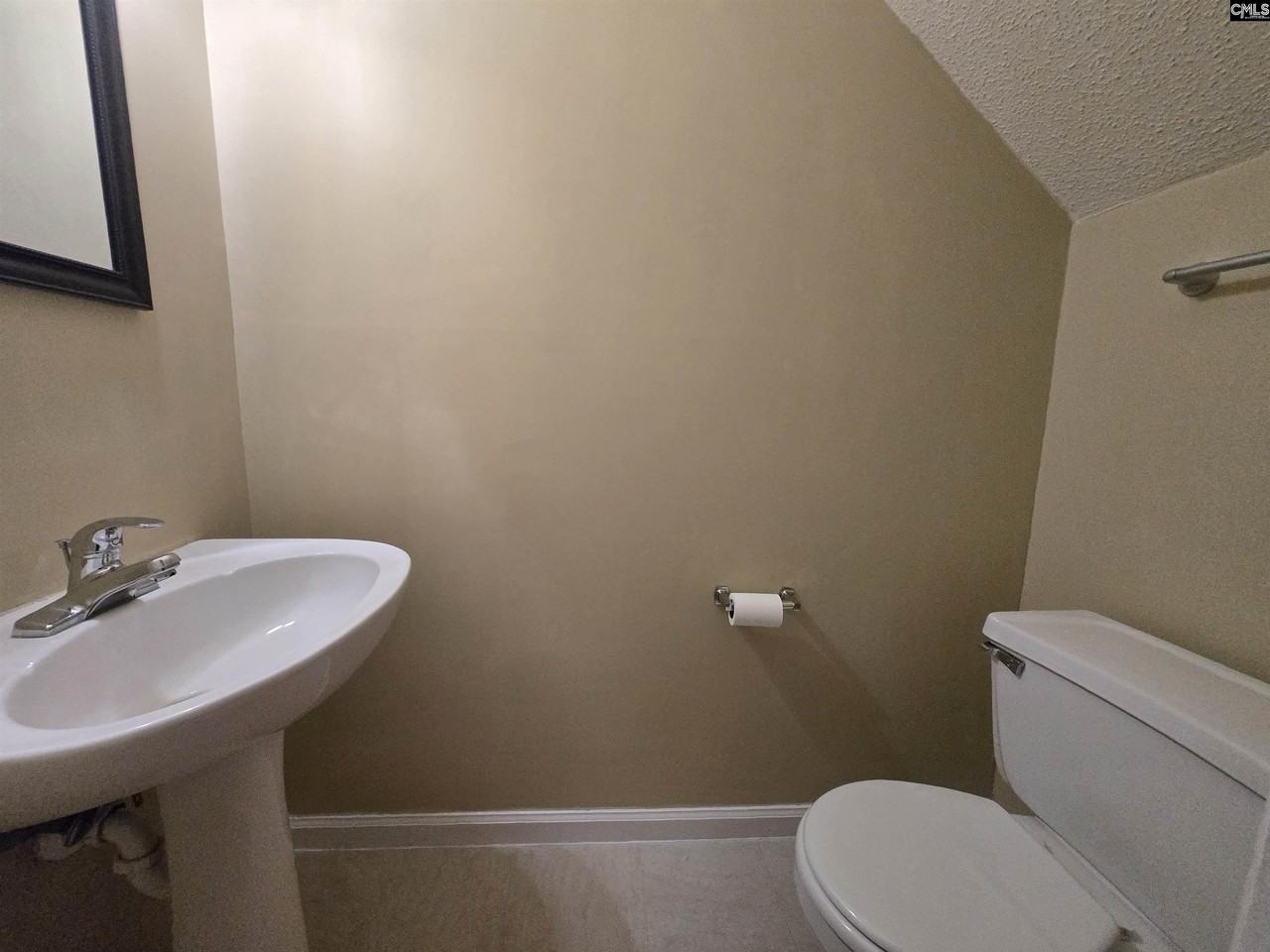 208 Sagamare Road - Photo 6 of 24