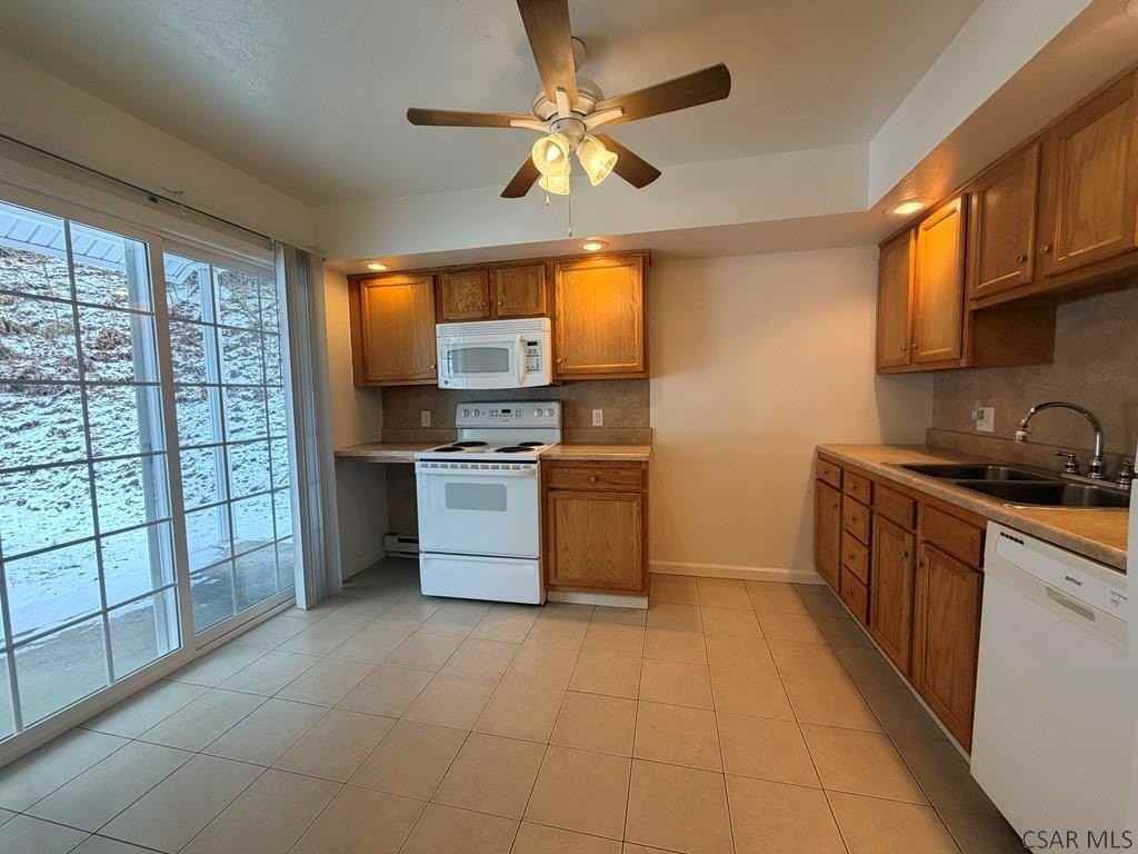 1915 Young Street - Photo 3 of 14