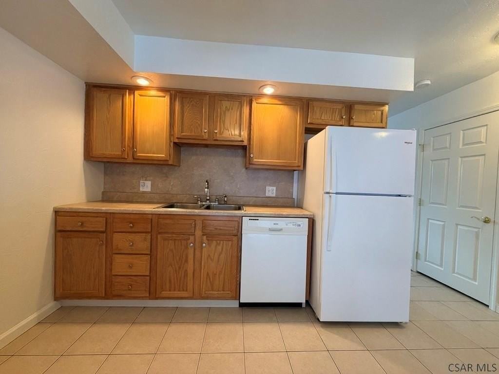 1915 Young Street - Photo 4 of 14