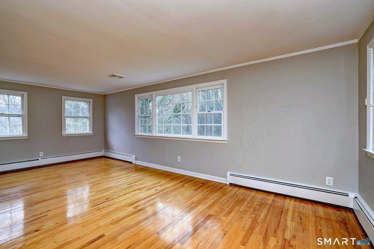 25 Shelter Rock Rd - Photo 4 of 37