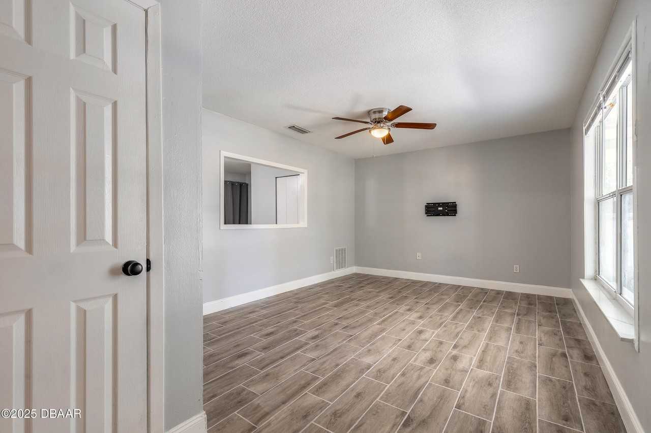 109 South Colorado Avenue - Photo 5 of 35