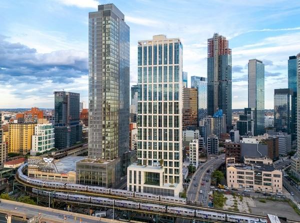 Aura - Photo 5 of 14