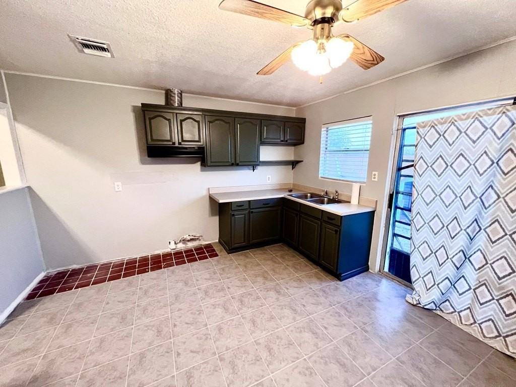 635 North Colorado Street - Photo 2 of 17