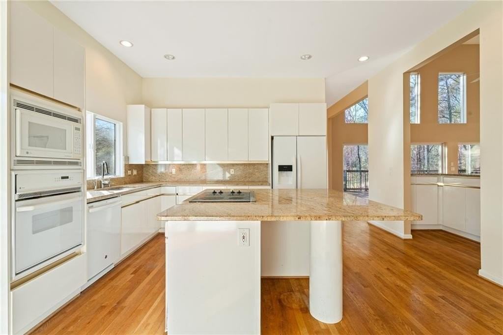 3010 Bluffton Way - Photo 6 of 21