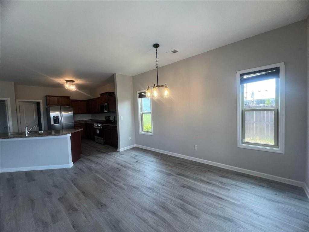 1053 Sutherland Drive - Photo 5 of 23