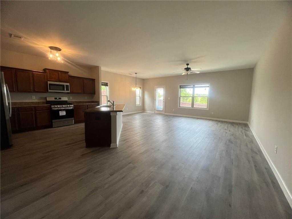 1053 Sutherland Drive - Photo 6 of 23