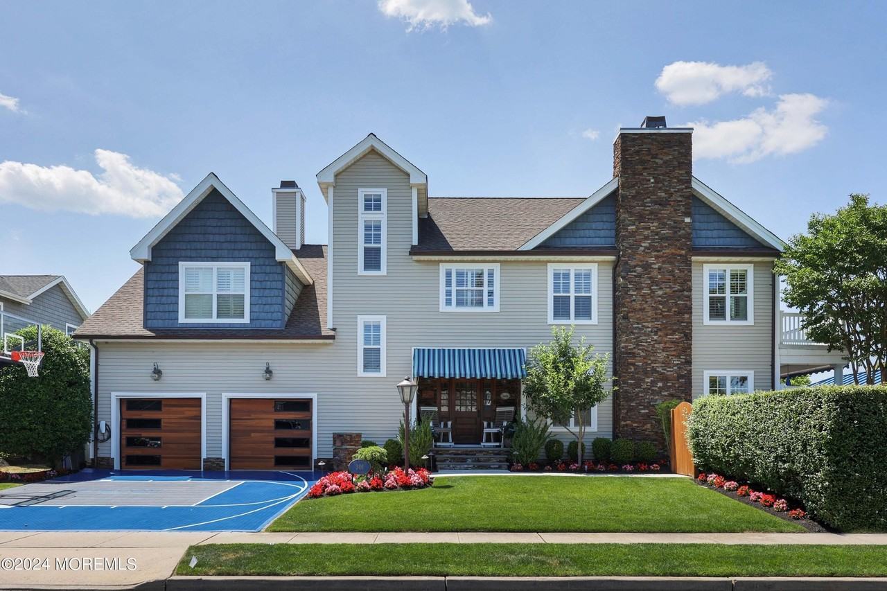 301 Sixteenth Avenue - Photo 3 of 50