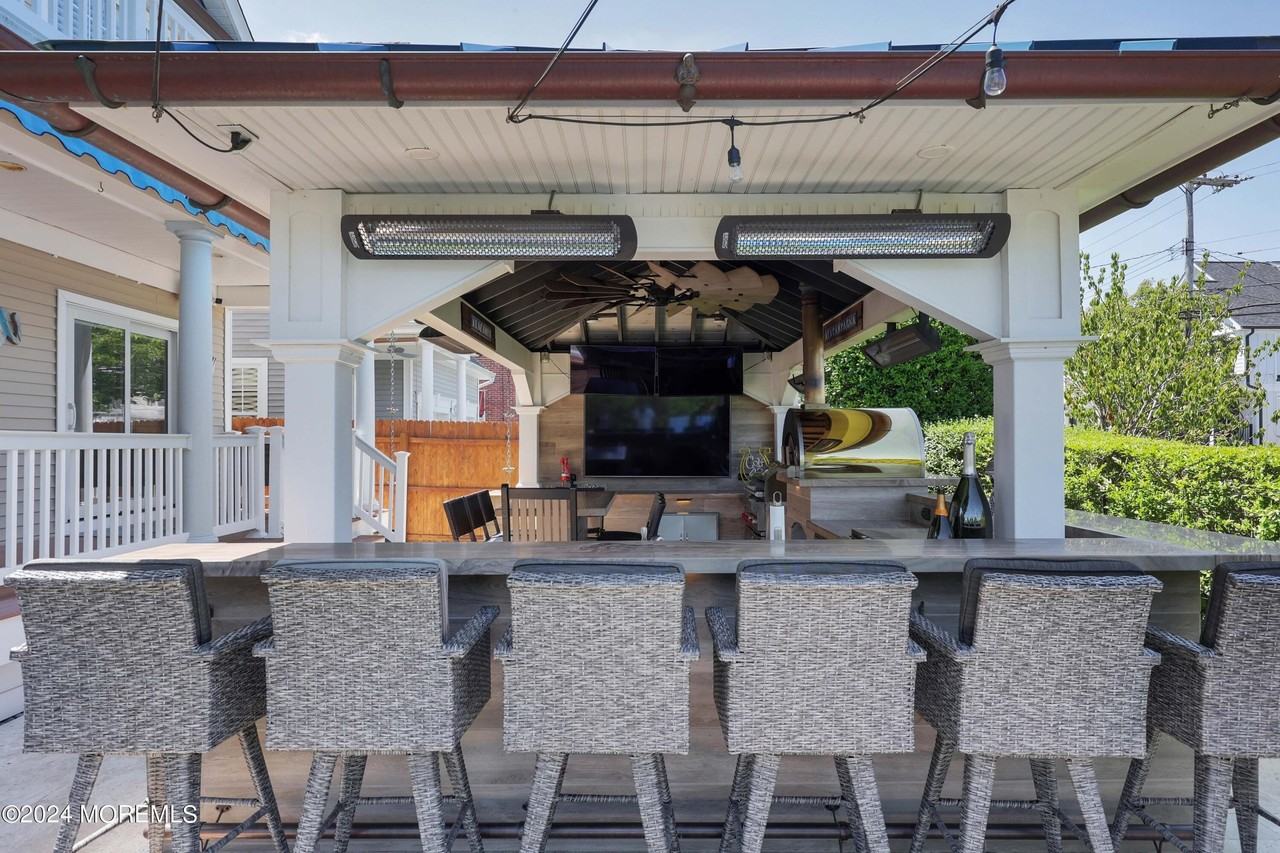 301 Sixteenth Avenue - Photo 4 of 50