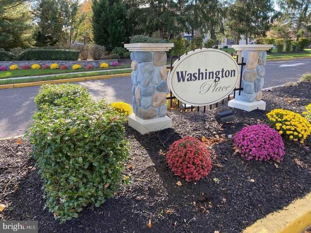 16 Pickwick Place - Photo 2 of 50