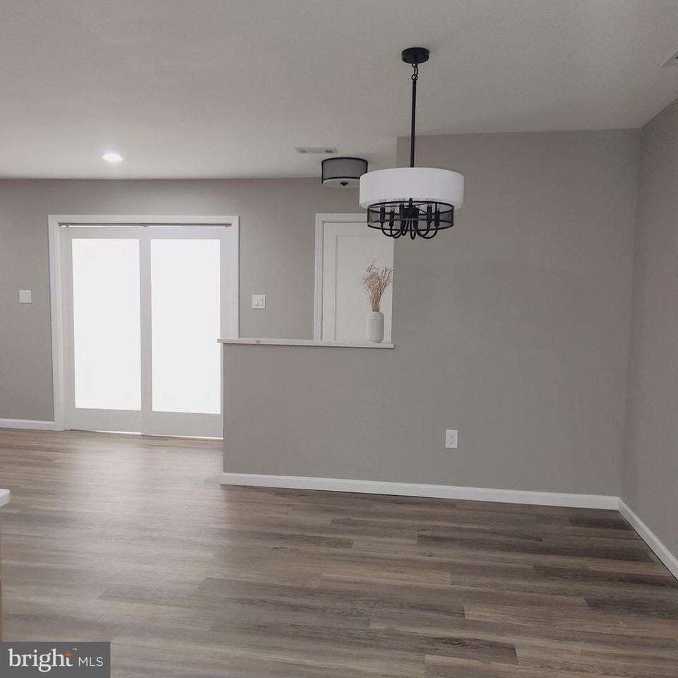 16 Pickwick Place - Photo 3 of 50