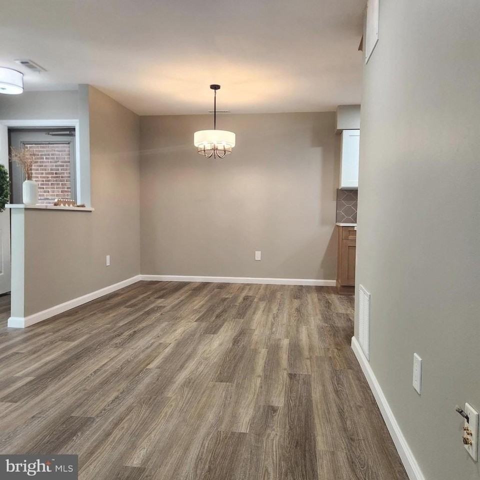 16 Pickwick Place - Photo 7 of 50