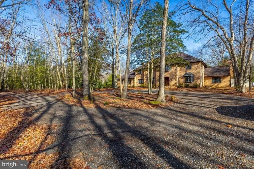 1322 Commissioners Road - Photo 4 of 31