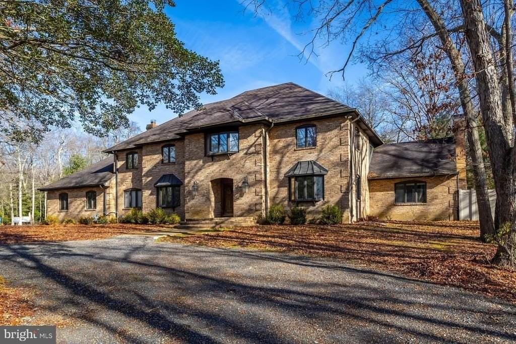 1322 Commissioners Road - Photo 5 of 31