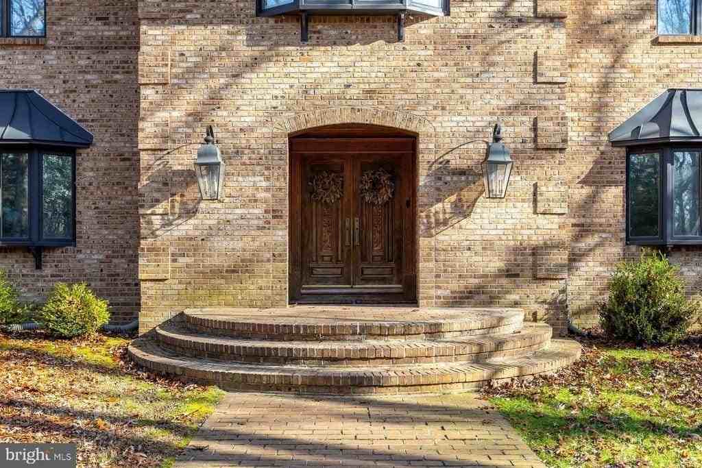 1322 Commissioners Road - Photo 6 of 31