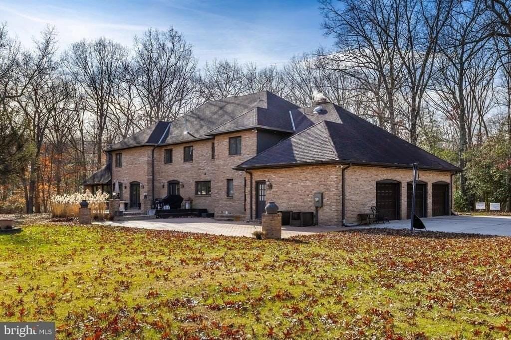 1322 Commissioners Road - Photo 7 of 31