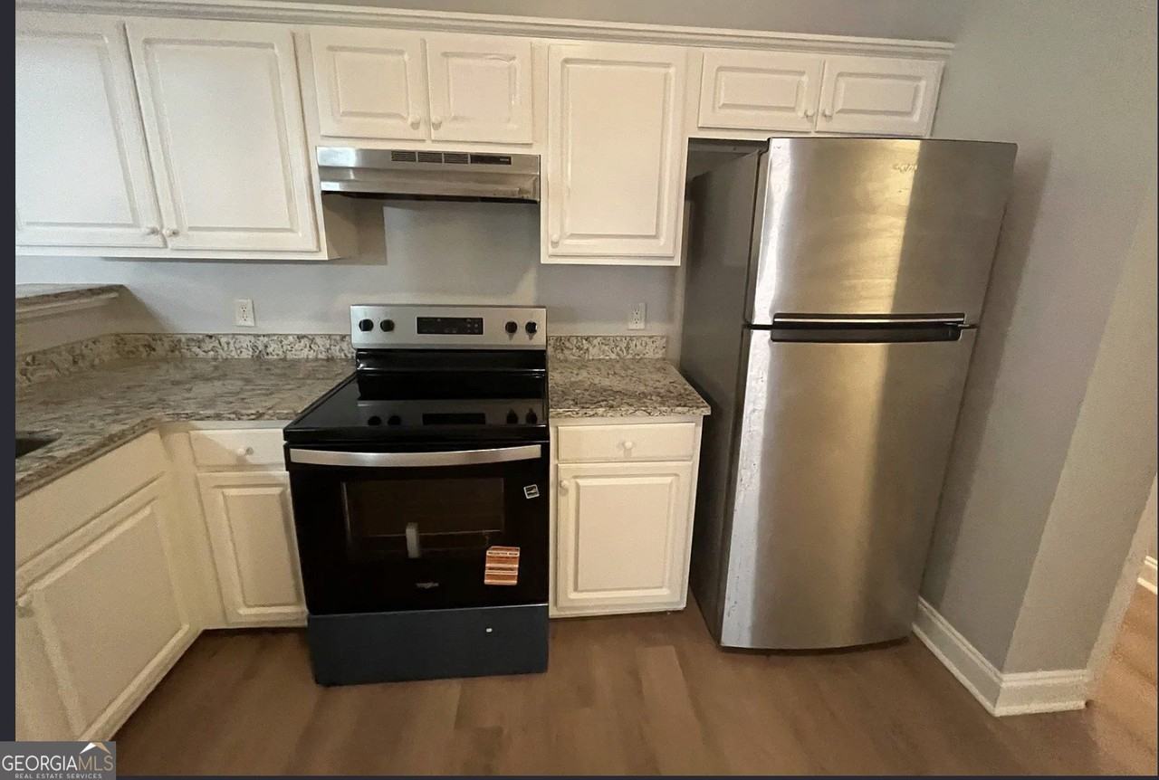 170 Fair Oaks Drive - Photo 2 of 11