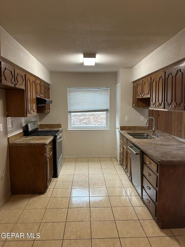 5125 Sweetwater Drive - Photo 7 of 26