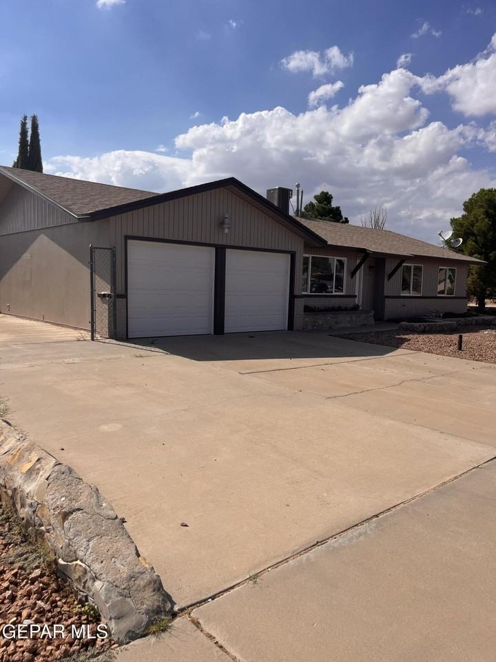 2325 Ken Venturi Lane - Photo 2 of 20