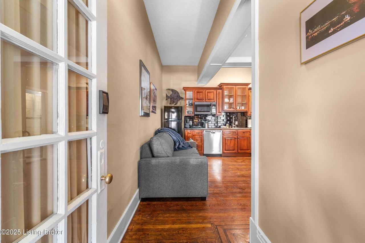 1236 East Broadway - Photo 4 of 42