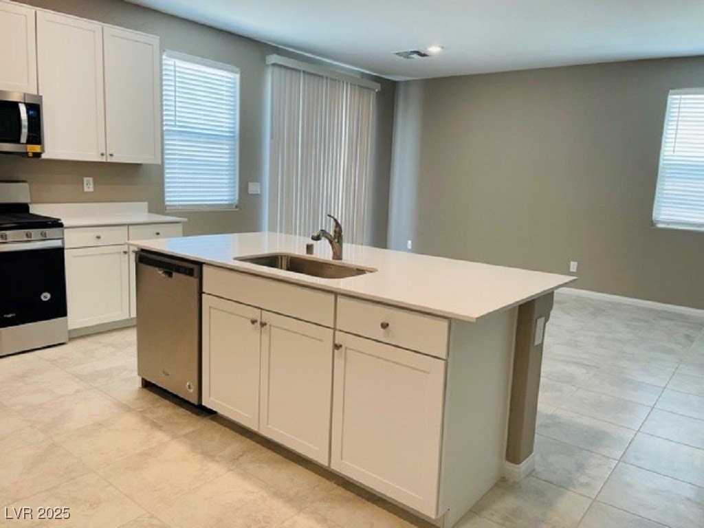 7030 Toll Mountain St - Photo 7 of 34