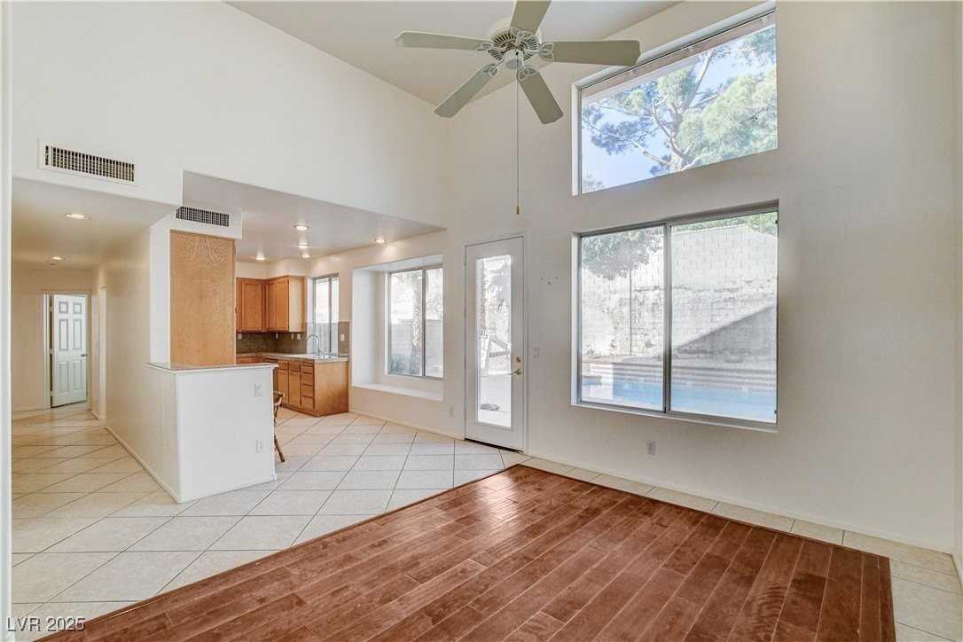 2234 Le Conte Ave - Photo 7 of 36